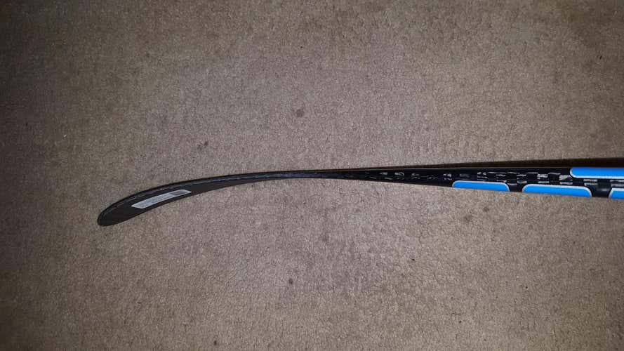 New Bauer Nexus N9000 Stick Righty P28 Eichel 77 flex Senior