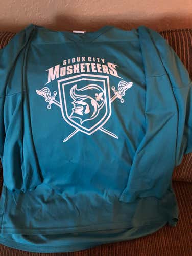 Jake Guentzel? Sioux City Musketeers Camp / Practice Jersey