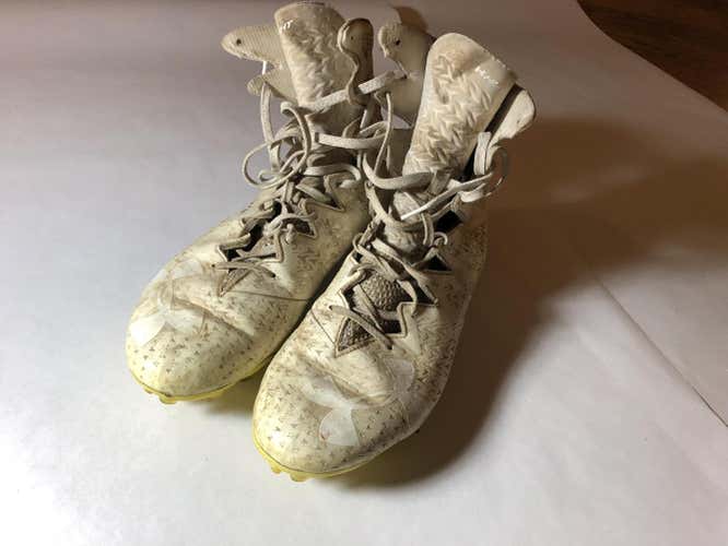 Under Armor Highlight Cleats
