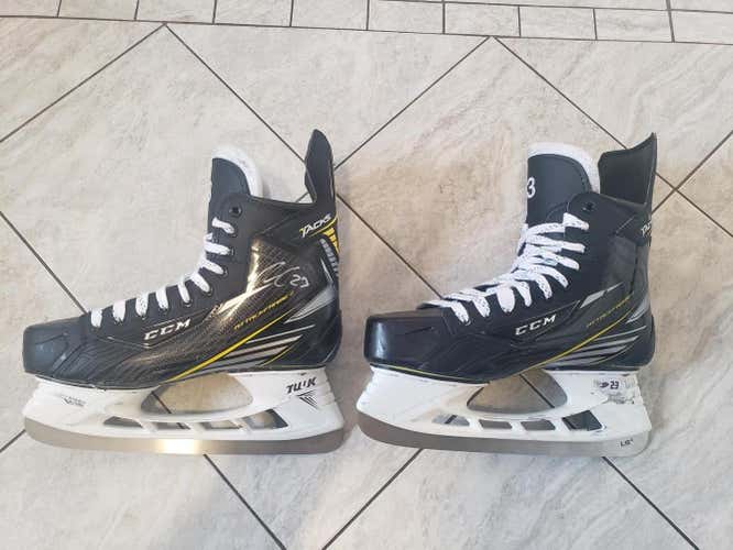 CCM supertacks Beauchemin signed and game worn, like new condition, 10EEEE/B and 10.5EEEE/B