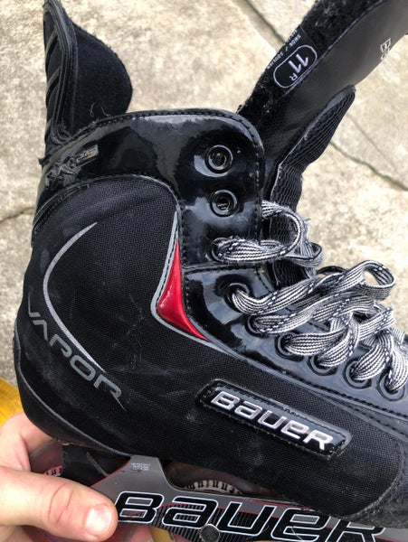 Blacked Out Bauer Vapor Roller Skates RX:25