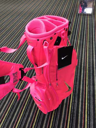 Nike Women’s Sport Lite Carry II Bag