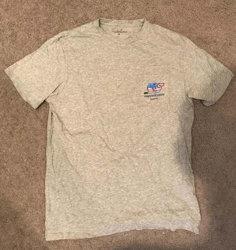Vineyard vines hockey T-shirt Medium