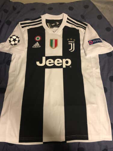 New Ronaldo Juventus Champions League Jersey Size Large