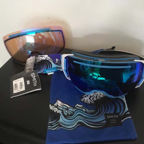 Brand new Smith IO7 goggles with matching soft cover and changeable lens