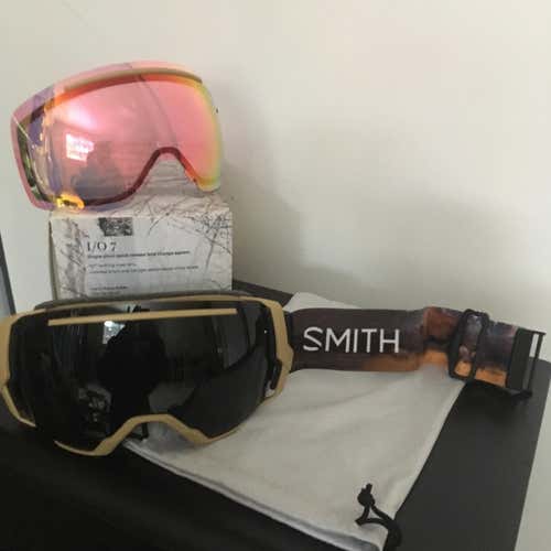 Brand New Prarie Buffalo I/O7 Smith Goggles with case and changeable lens