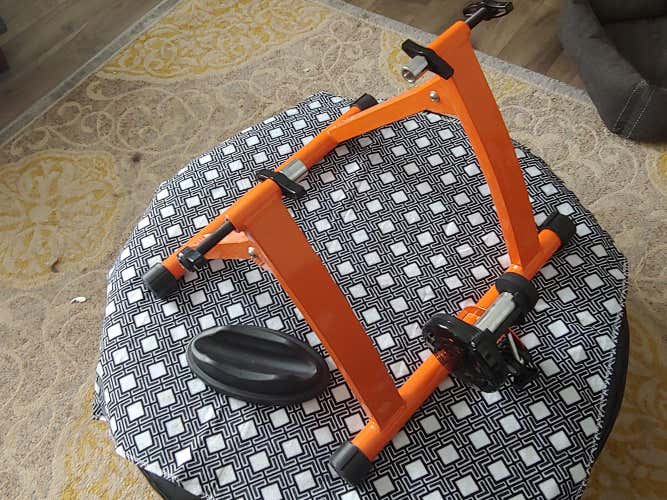Vilano Magnetic Resistance Indoor Trainer