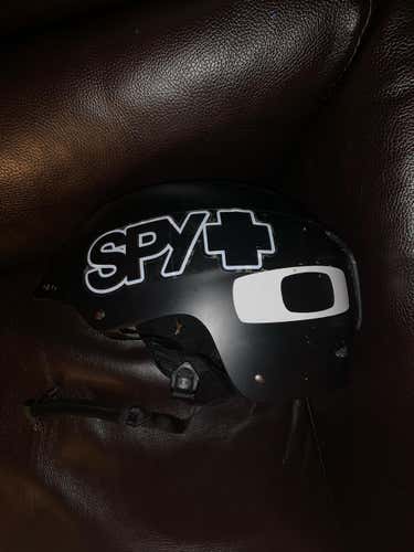 Black Snowboarding/Skiing Helmet