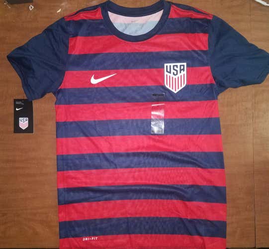 *NEED TO GO ASAP*New Nike USA warm up SM t-shirt