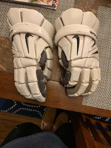 Nike Vapor Elite Gloves - White