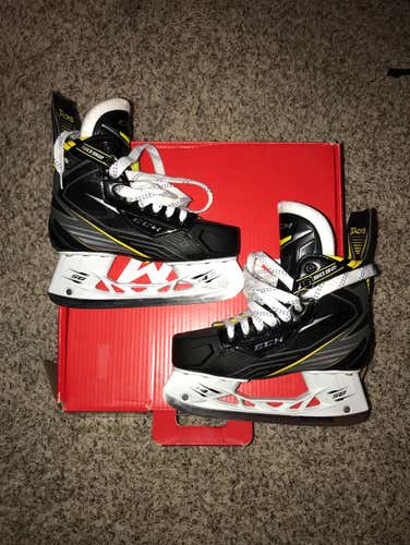 LIKE NEW Tacks 5092 Senior Skates
