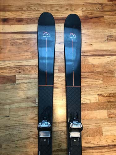 Movement  REVO Carbon Ti w/ Demo Binding  2017 Skis