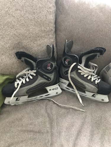 CCM Externo Skates , 9.5 Size.