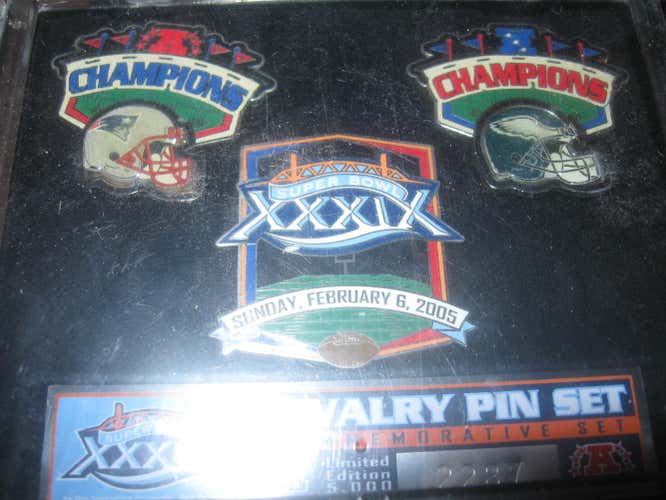 NE PATRIOTS VS EAGLES 2/6/2005  SUPER BOWL XXXIX RIVALRY PIN SET! RARE! SALE!