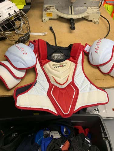 Bauer APX2 Shoulders SR Med (Please Read Description)