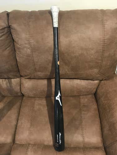 Pro issue Mizuno Wood Bat (price Negotiable)
