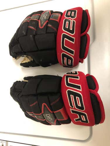 Bauer N9000 Gloves Red And Black