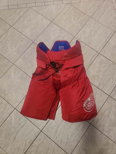 New Warrior Covert Red Wings '16 Stadium series pants, Large
