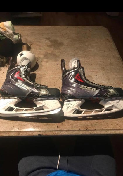 Used Pair Of APX 2 Skates 9.5 D