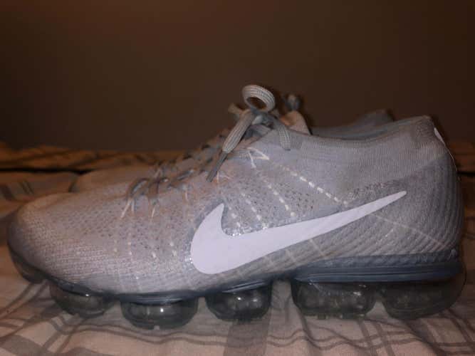 NIKE VAPORMAX SIZE 10