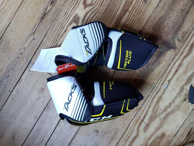 New CCM Tacks Vector Plus Elbow Pads Senior Medium