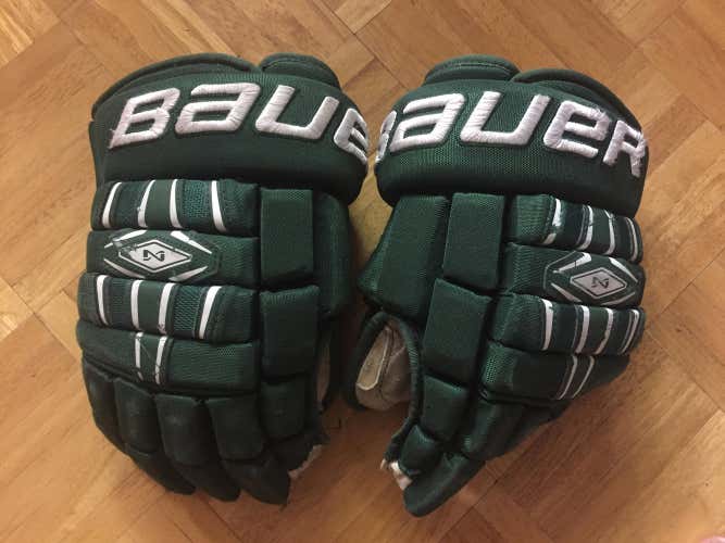 Bauer Nexus 800 gloves