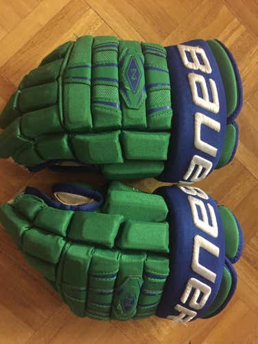 14” Bauer Nexus Gloves