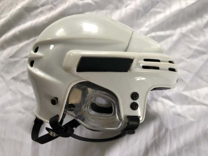 Bauer H 5000 Helmet Medium White - Pro Stock