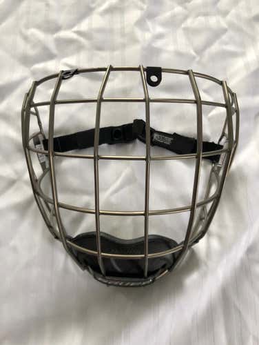 Bauer ReAkt Titanium Cage Large