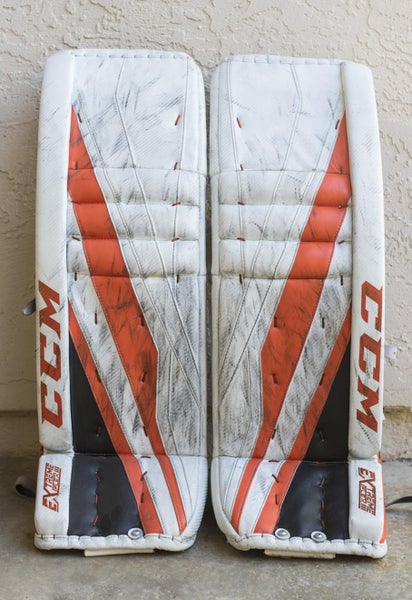 CCM Extreme Flex lll Goalie Leg Pads (34 + 2)