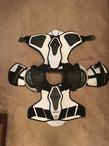 CCM Ultra Tacks Pro, Senior Shoulder Pads, Size Large
