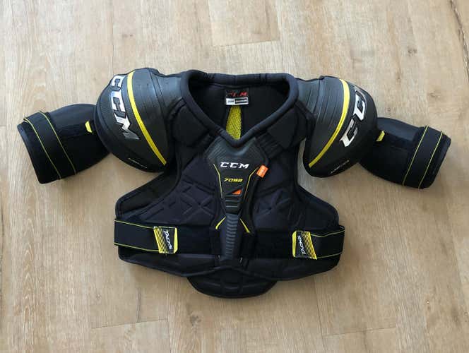 CCM Tacks 7092 Shoulder Pads SR. Medium Lightly Used
