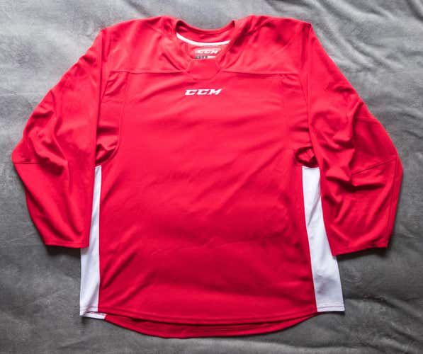 CCM 6000 Practice Jersey Size Large with '9' on rear