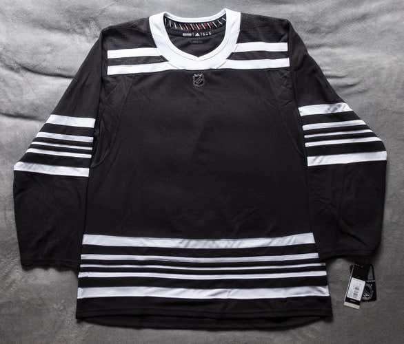 One of a kind blank Chicago Blackhawks 2019 Winter Classic Jersey - NWT Size 54