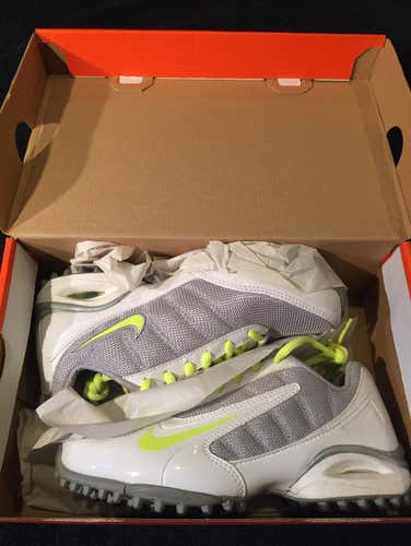 WOMENS NIKE TURF SHOES, NEW, SIZE 5