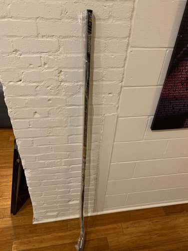 Brand New Unwrapped Bauer 2s Pro LH 77 Flex P28 Grip