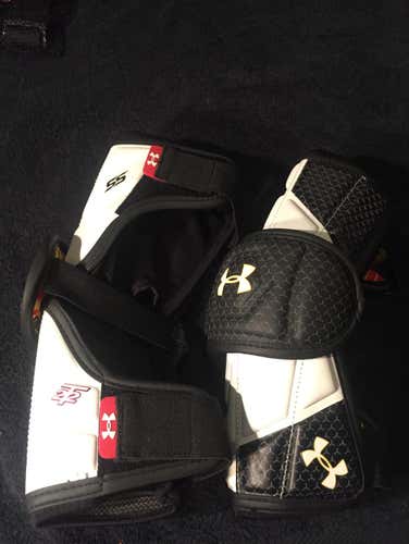 NEW ARM PADS, UNDER ARMOUR, Size M