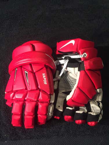 NEW NIKE VAPOR GLOVES, Size M
