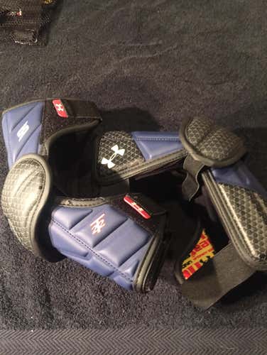 NEW UNDER ARMOUR ARM PADS, Size L
