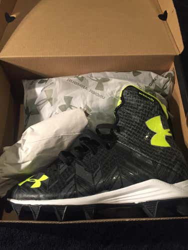 KIDS UNDER ARMOUR CLEATS, NEW, Size 3.5