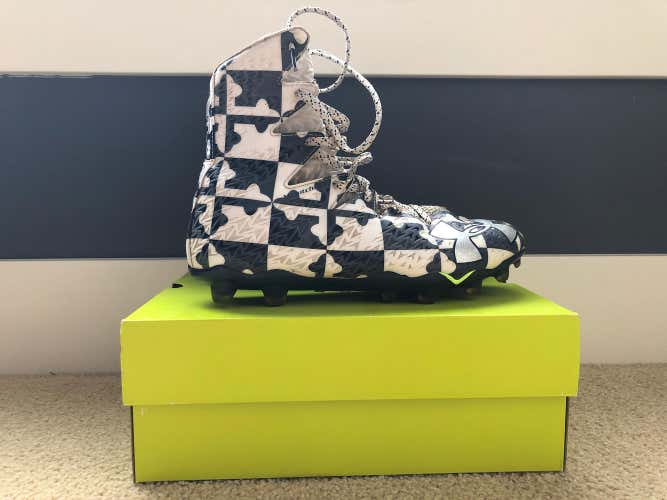 Under Armour Highlight Cleats Size 10
