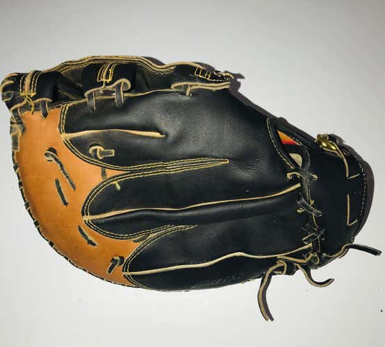 Mizuno First Basement RHT Baseball Softball Mitt
