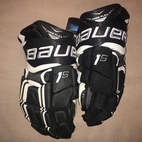 BAUER BRAND NEW 1s GLOVES WILL TRADE FOR BLUE GLOVES