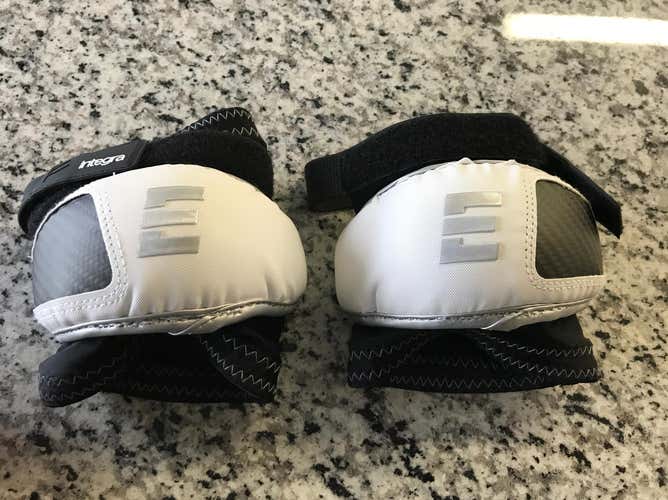 Epoch Integra D Caps