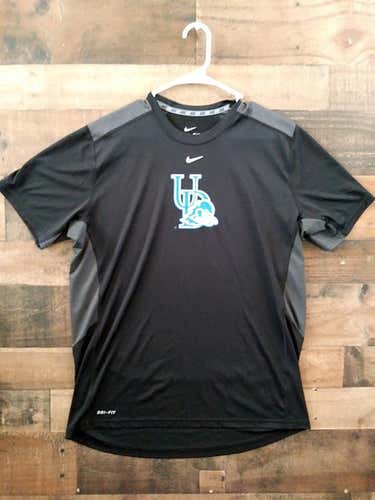 New Nike Dri Fit NCAA College UNIVERSITY DELAWARE FIGHTING BLUE HENS Polyester Team Shirt
