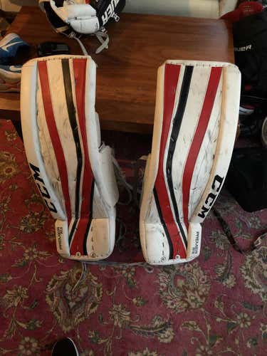 CCM R1.9 Goalie Leg Pads