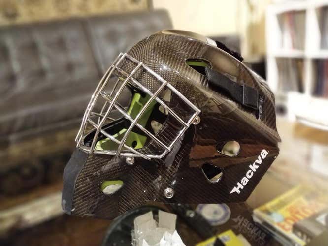 Hackva Goalie Mask Senior Small/Medium w/Maltese Gel