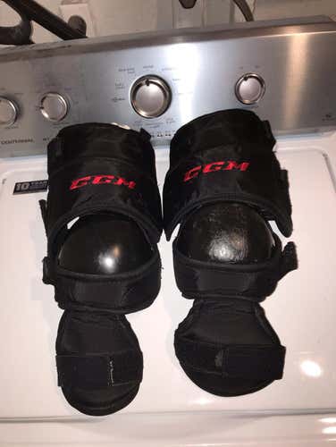 CCM HOCKEY GOALIE KNEE GUARDS