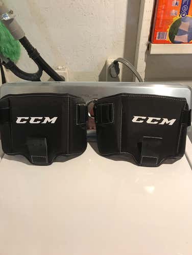 CCM KNEE HELPERS THAT GO IN THE PADS!