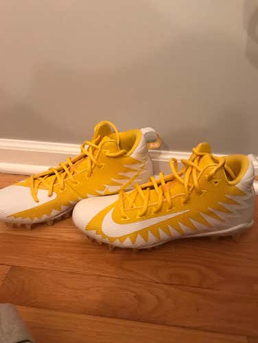 Size 10 Nike Alpha Menace Cleats